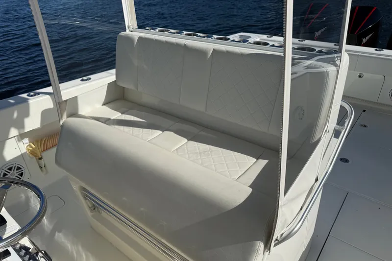 Slide: The Image of SeaVee 370Z 2017 - 20