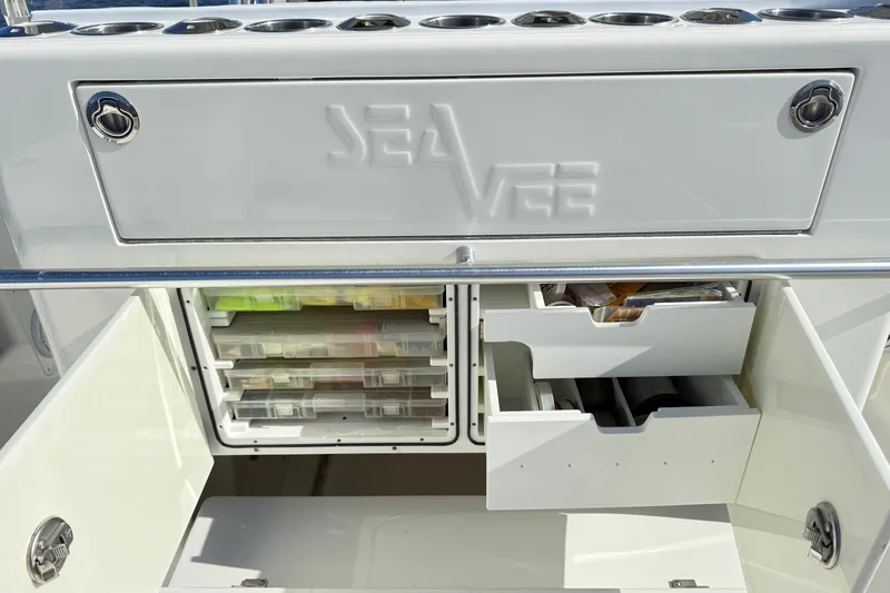 Slide: The Image of SeaVee 370Z 2017 - 15