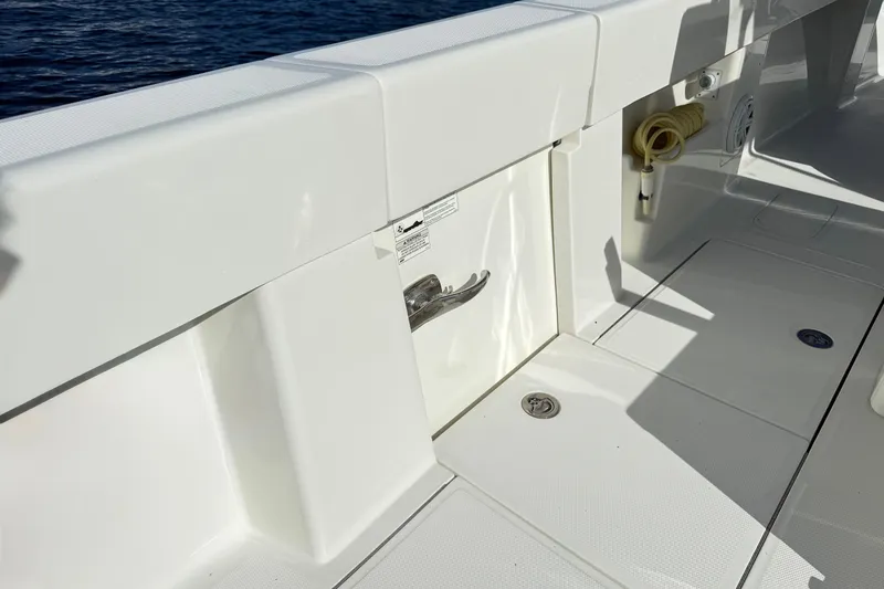 Slide: The Image of SeaVee 370Z 2017 - 17