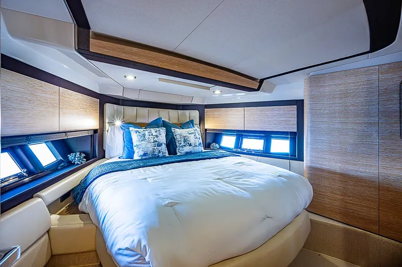 Slide: The Image of Azimut 64 2013 - 33