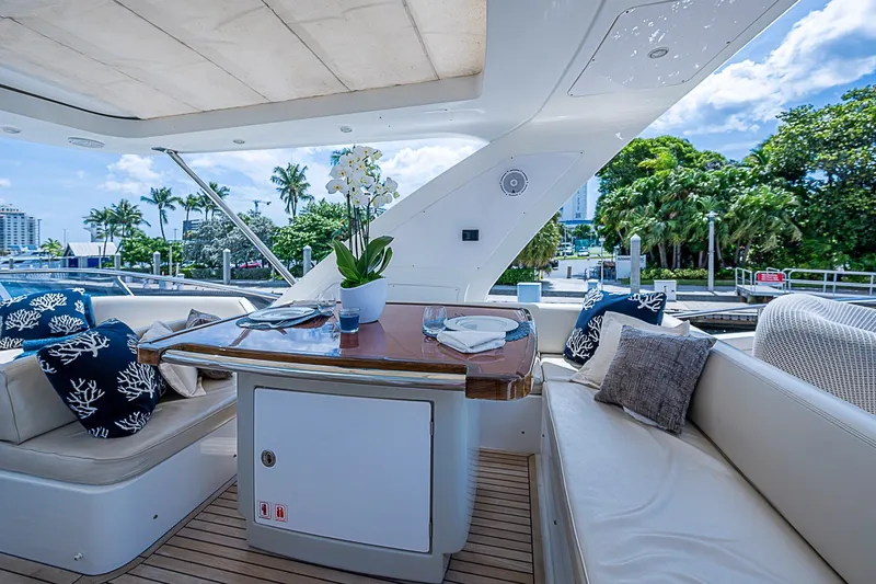Slide: The Image of Azimut 64 2013 - 18