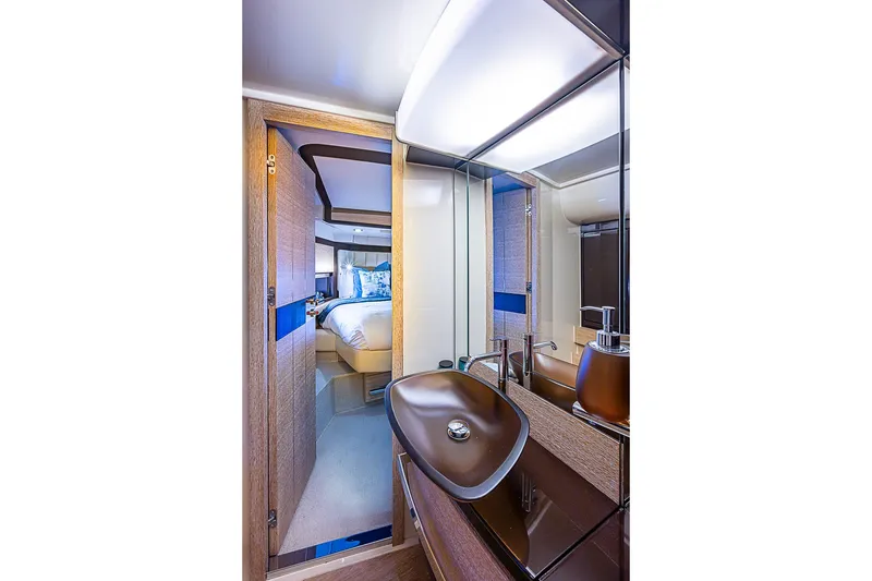 Slide: The Image of Azimut 64 2013 - 31