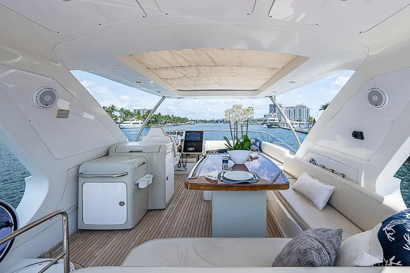 Slide: The Image of Azimut 64 2013 - 16
