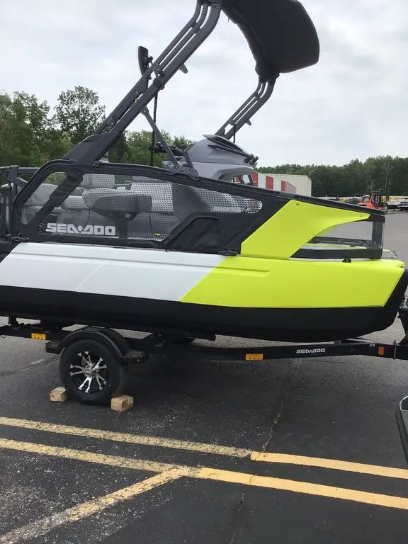 Slide: The Image of Sea-Doo Switch™ Sport Compact - 170 hp Painted 2025 - 3