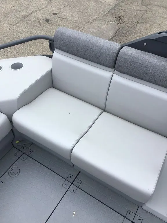 Slide: The Image of Sea-Doo Switch™ Sport Compact - 170 hp Painted 2025 - 4