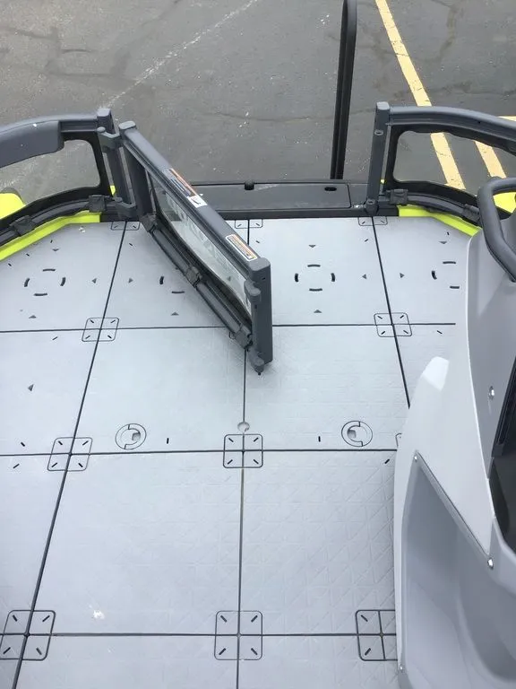 Slide: The Image of Sea-Doo Switch™ Sport Compact - 170 hp Painted 2025 - 5