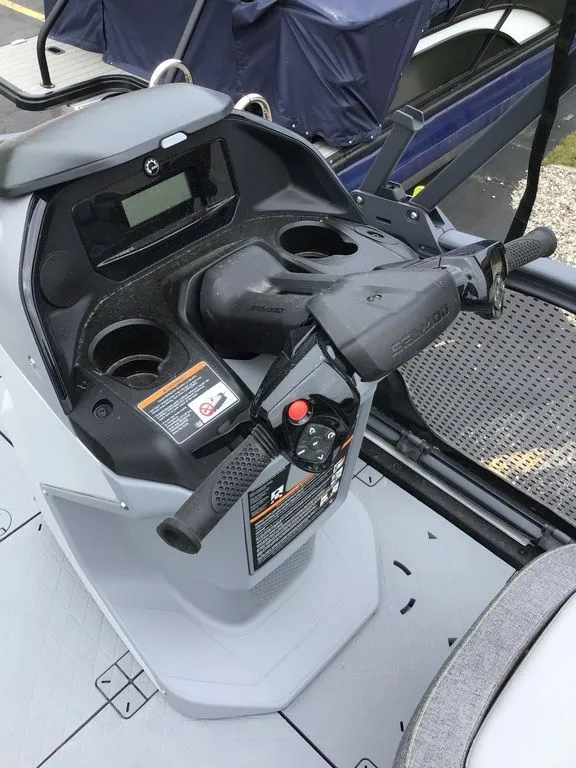 Slide: The Image of Sea-Doo Switch™ Sport Compact - 170 hp Painted 2025 - 6