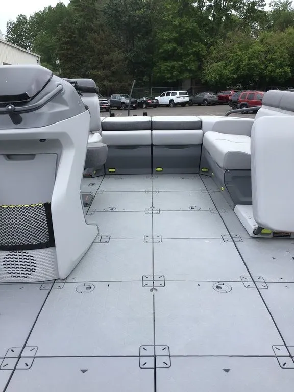 Slide: The Image of Sea-Doo Switch™ Sport Compact - 170 hp Painted 2025 - 8