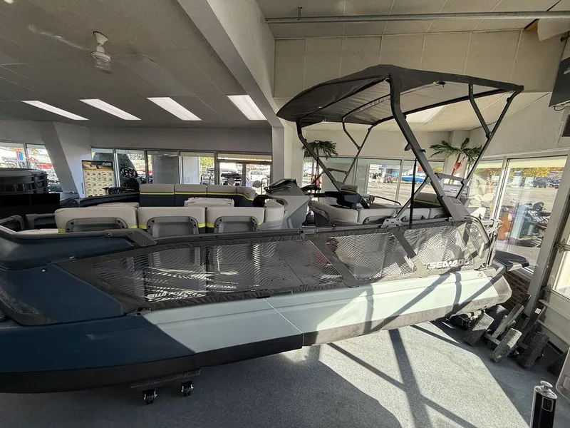 Slide: The Image of Sea-Doo Switch™ Cruise Limited 21 - 230 hp Painted 2025 - 10