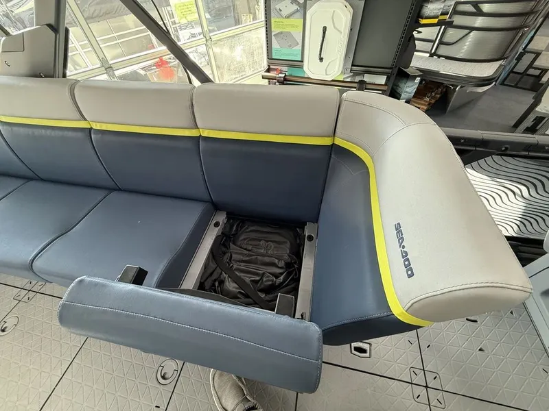 Slide: The Image of Sea-Doo Switch™ Cruise Limited 21 - 230 hp Painted 2025 - 14