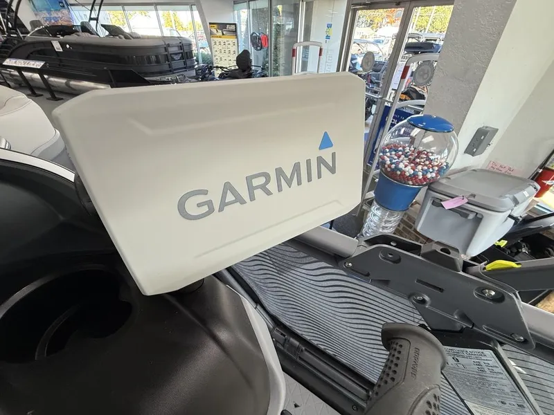 Slide: The Image of Sea-Doo Switch™ Cruise Limited 21 - 230 hp Painted 2025 - 15