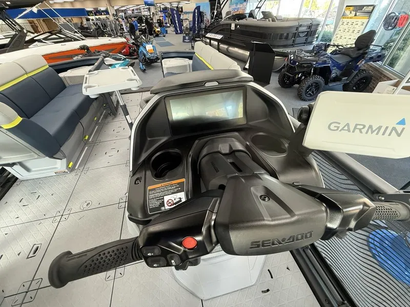 Slide: The Image of Sea-Doo Switch™ Cruise Limited 21 - 230 hp Painted 2025 - 16