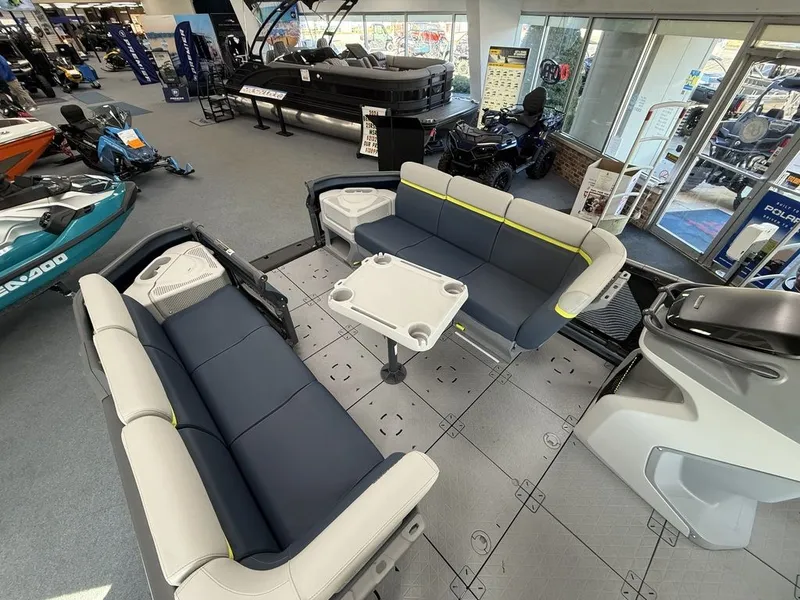 Slide: The Image of Sea-Doo Switch™ Cruise Limited 21 - 230 hp Painted 2025 - 18