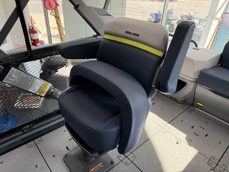 Slide: The Image of Sea-Doo Switch™ Cruise Limited 21 - 230 hp Painted 2025 - 21