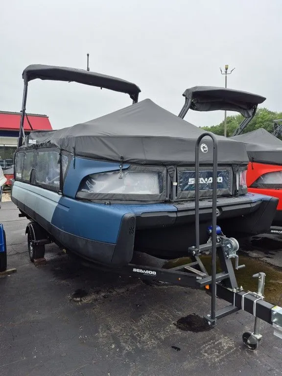 Slide: The Image of Sea-Doo Switch™ Cruise Limited 21 - 230 hp Painted 2025 - 22