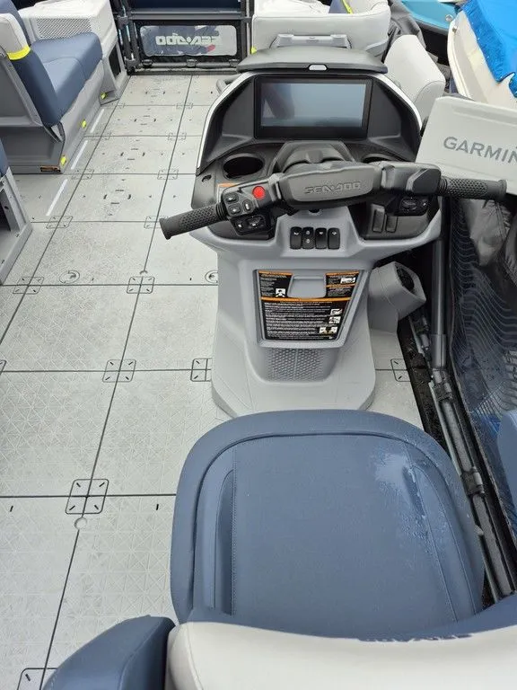 Slide: The Image of Sea-Doo Switch™ Cruise Limited 21 - 230 hp Painted 2025 - 23