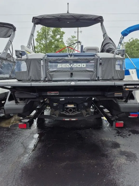 Slide: The Image of Sea-Doo Switch™ Cruise Limited 21 - 230 hp Painted 2025 - 24