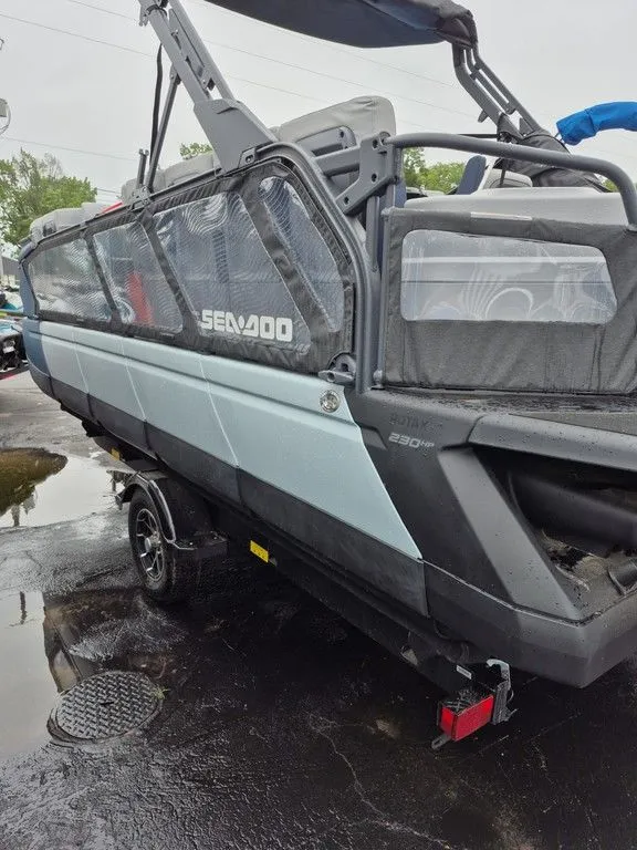 Slide: The Image of Sea-Doo Switch™ Cruise Limited 21 - 230 hp Painted 2025 - 25