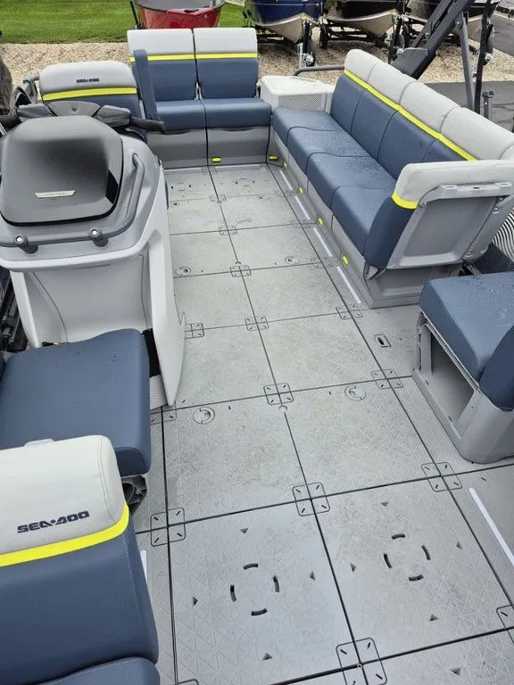 Slide: The Image of Sea-Doo Switch™ Cruise Limited 21 - 230 hp Painted 2025 - 26