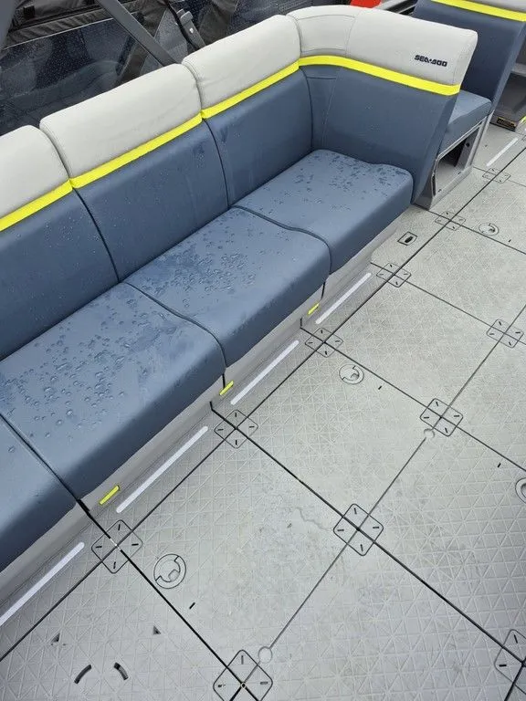 Slide: The Image of Sea-Doo Switch™ Cruise Limited 21 - 230 hp Painted 2025 - 27