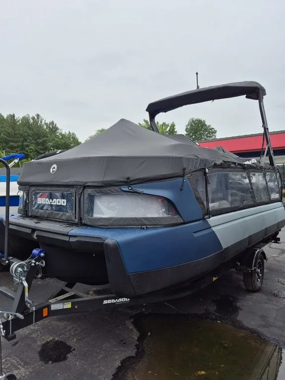 Slide: The Image of Sea-Doo Switch™ Cruise Limited 21 - 230 hp Painted 2025 - 31