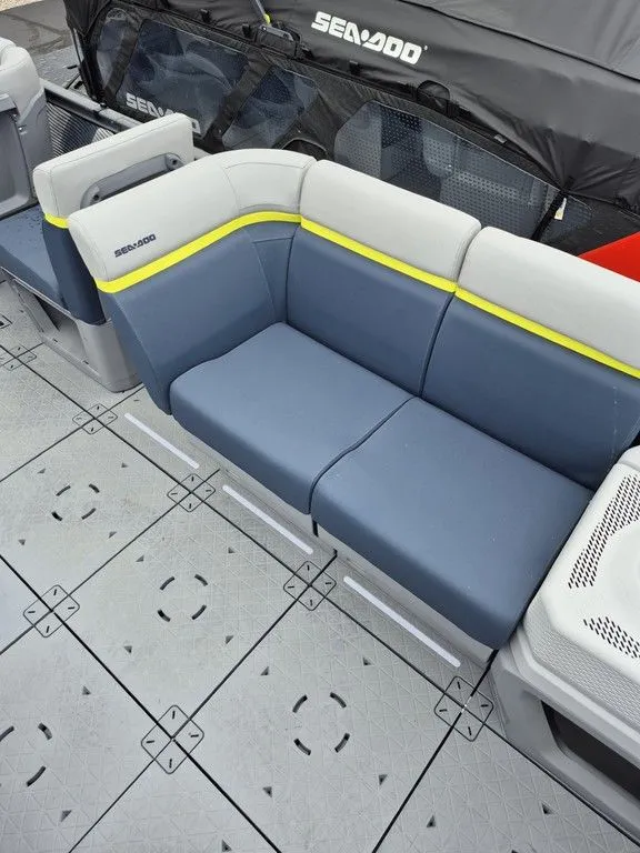 Slide: The Image of Sea-Doo Switch™ Cruise Limited 21 - 230 hp Painted 2025 - 32