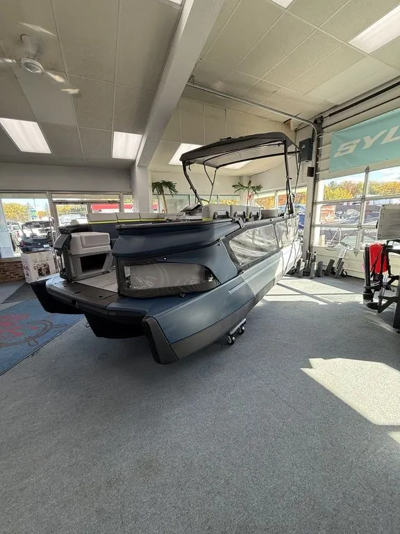 Slide: The Image of Sea-Doo Switch™ Cruise Limited 21 - 230 hp Painted 2025 - 4