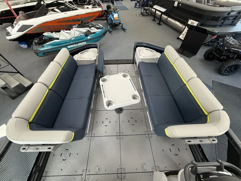 Slide: The Image of Sea-Doo Switch™ Cruise Limited 21 - 230 hp Painted 2025 - 7