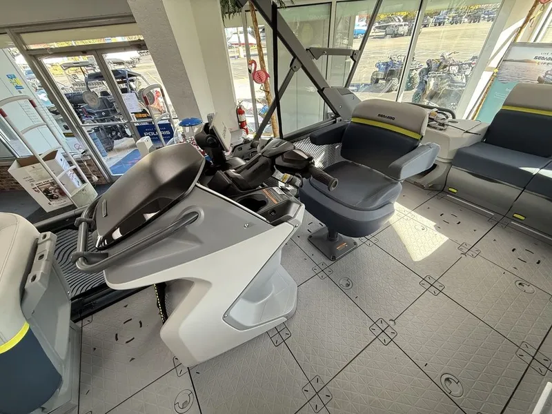 Slide: The Image of Sea-Doo Switch™ Cruise Limited 21 - 230 hp Painted 2025 - 8