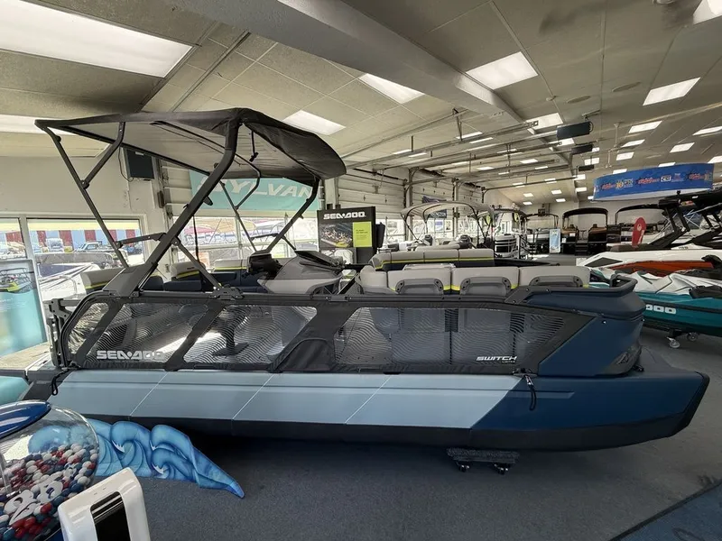 Slide: The Image of Sea-Doo Switch™ Cruise Limited 21 - 230 hp Painted 2025 - 9