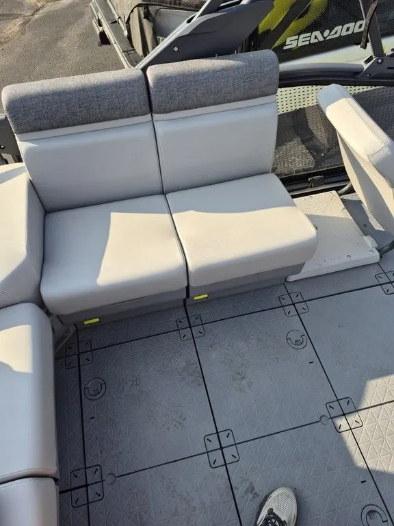 The Image of Sea-Doo Switch™ Sport Compact - 170 hp Painted 2025 - 0