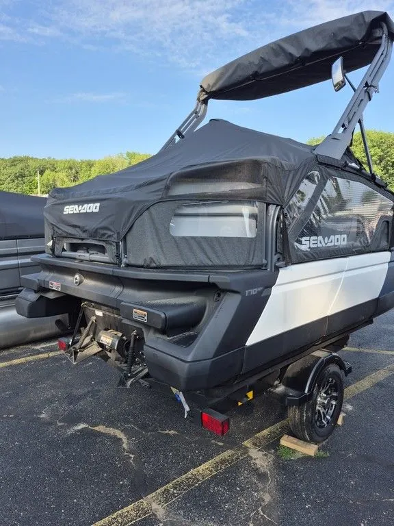 Slide: The Image of Sea-Doo Switch™ Sport Compact - 170 hp Painted 2025 - 2