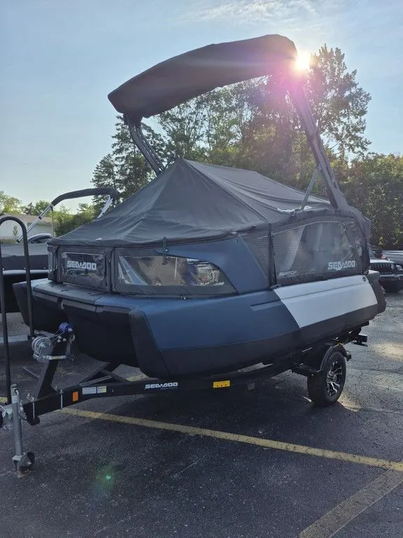 Slide: The Image of Sea-Doo Switch™ Sport Compact - 170 hp Painted 2025 - 3