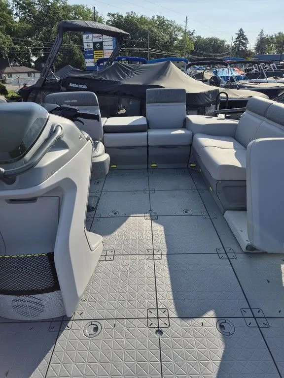 Slide: The Image of Sea-Doo Switch™ Sport Compact - 170 hp Painted 2025 - 4