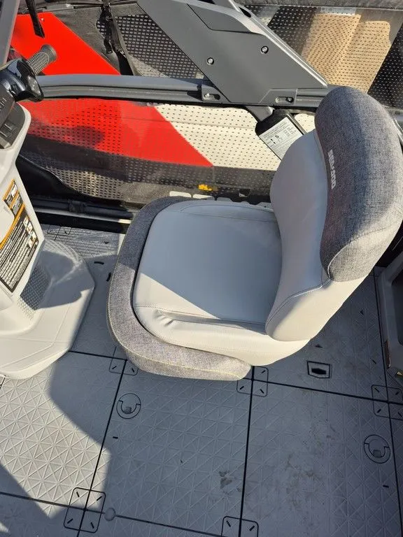 Slide: The Image of Sea-Doo Switch™ Sport Compact - 170 hp Painted 2025 - 6