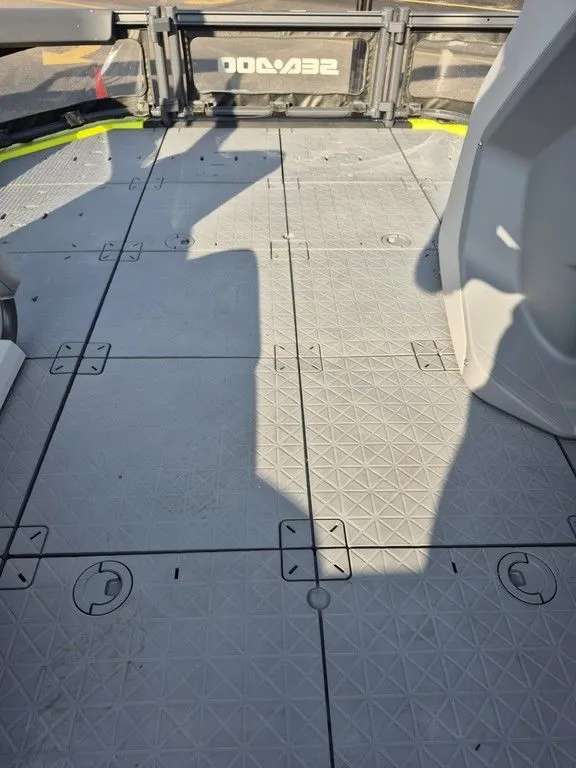 Slide: The Image of Sea-Doo Switch™ Sport Compact - 170 hp Painted 2025 - 7