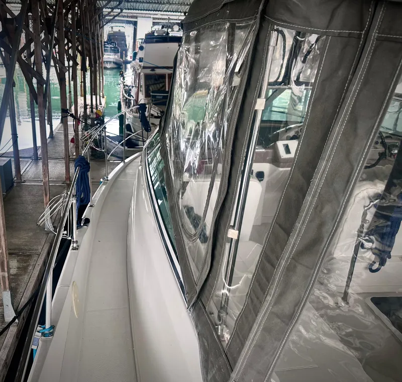 Slide: The Image of Carver Yachts 350 Mariner 1997 - 16