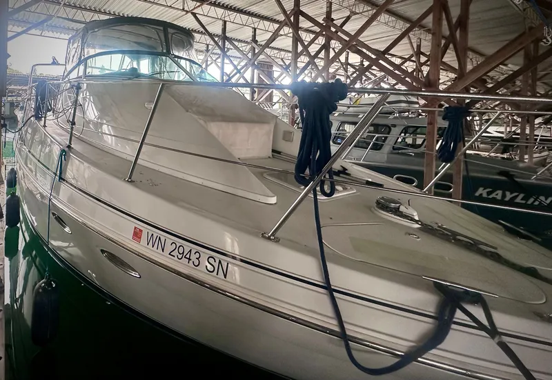 Slide: The Image of Carver Yachts 350 Mariner 1997 - 4