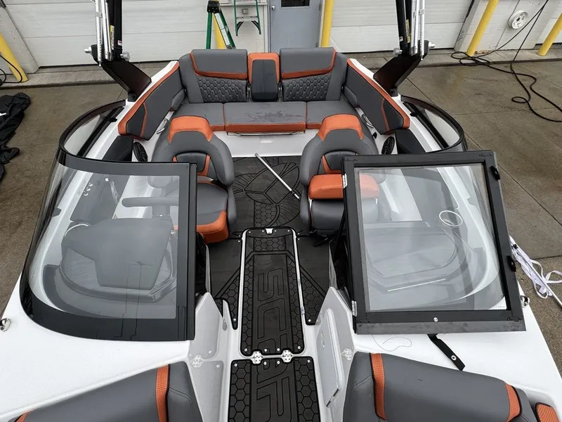 Slide: The Image of Scarab 195 LX 2025 - 16