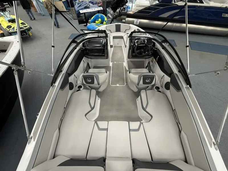 Slide: The Image of Scarab 195 SE 2025 - 20