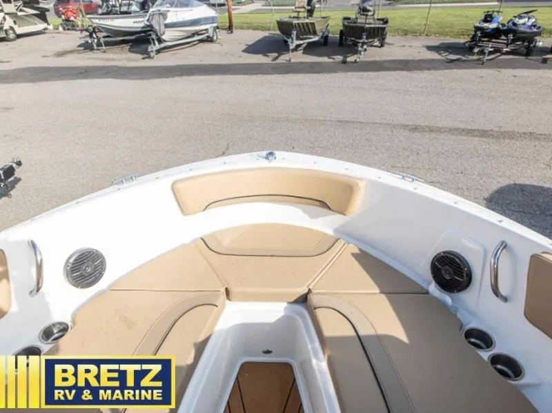 Slide: The Image of Bayliner 201 2025 - 8