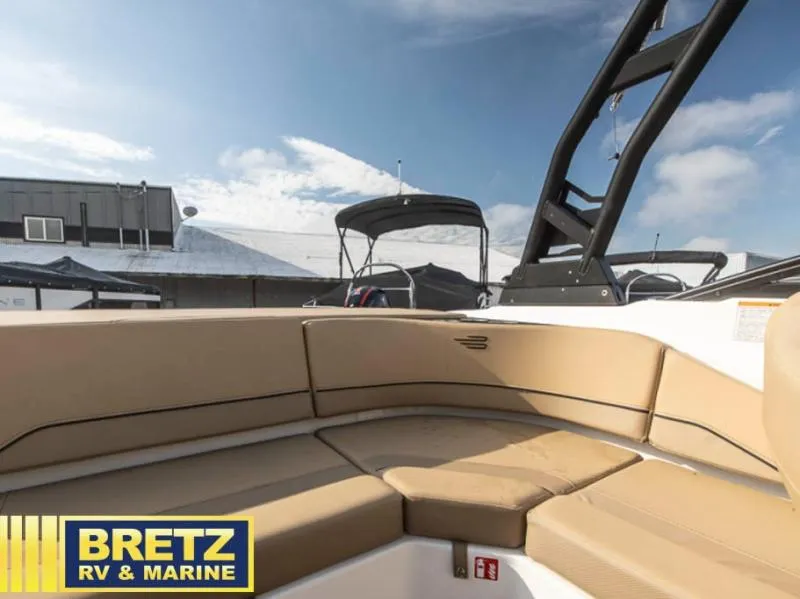Slide: The Image of Bayliner 201 2025 - 16