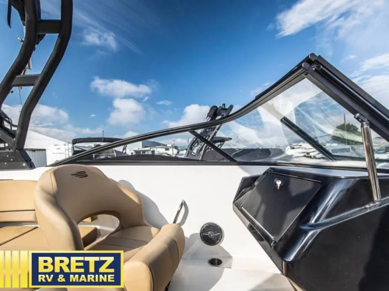 Slide: The Image of Bayliner 201 2025 - 15