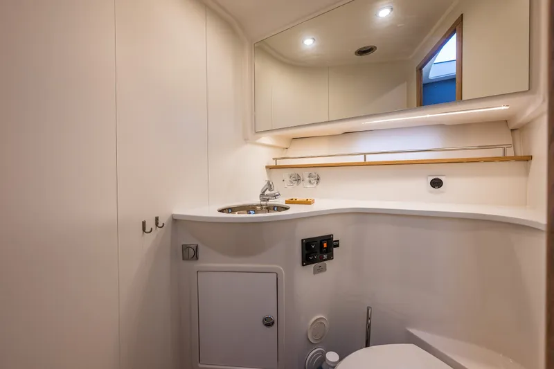 Slide: The Image of Nimbus 405 Flybridge 2024 - 34