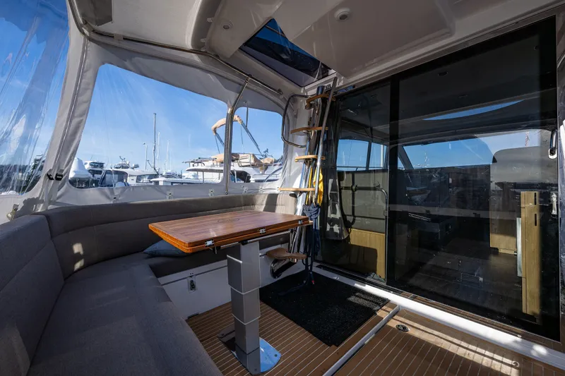 Slide: The Image of Nimbus 405 Flybridge 2024 - 14