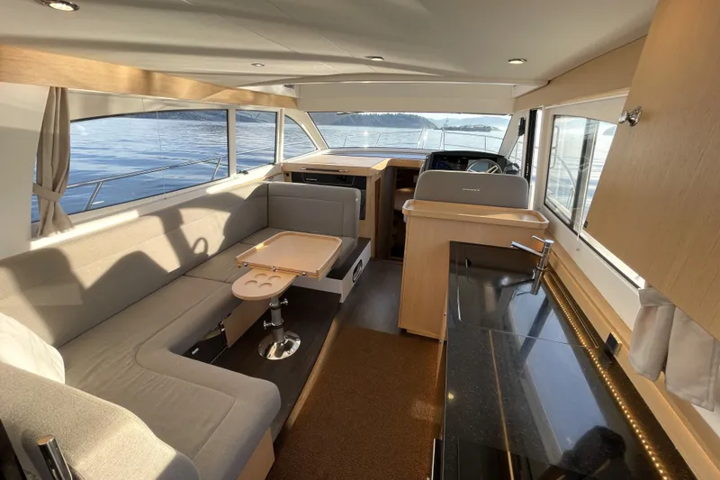 Slide: The Image of Nimbus 405 Flybridge 2024 - 15
