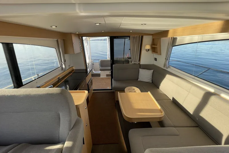 Slide: The Image of Nimbus 405 Flybridge 2024 - 23