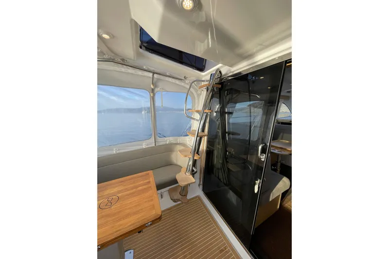 Slide: The Image of Nimbus 405 Flybridge 2024 - 13