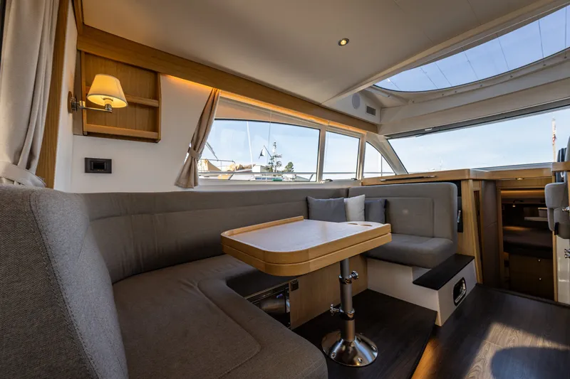 Slide: The Image of Nimbus 405 Flybridge 2024 - 16