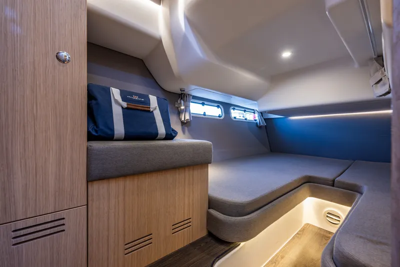 Slide: The Image of Nimbus 405 Flybridge 2024 - 33